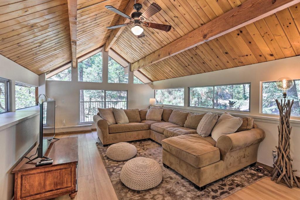Twin Peaks House | Relaxing Twin Peaks Retreat with Deck and Grill!