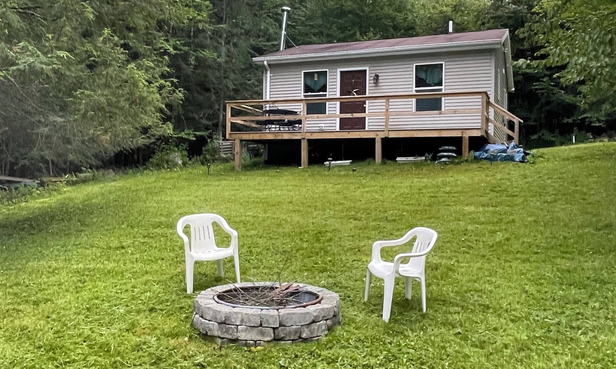 Hamden Cabin | Remarkable views at Cabin -SUV-TRUCK-suggested NO PETS