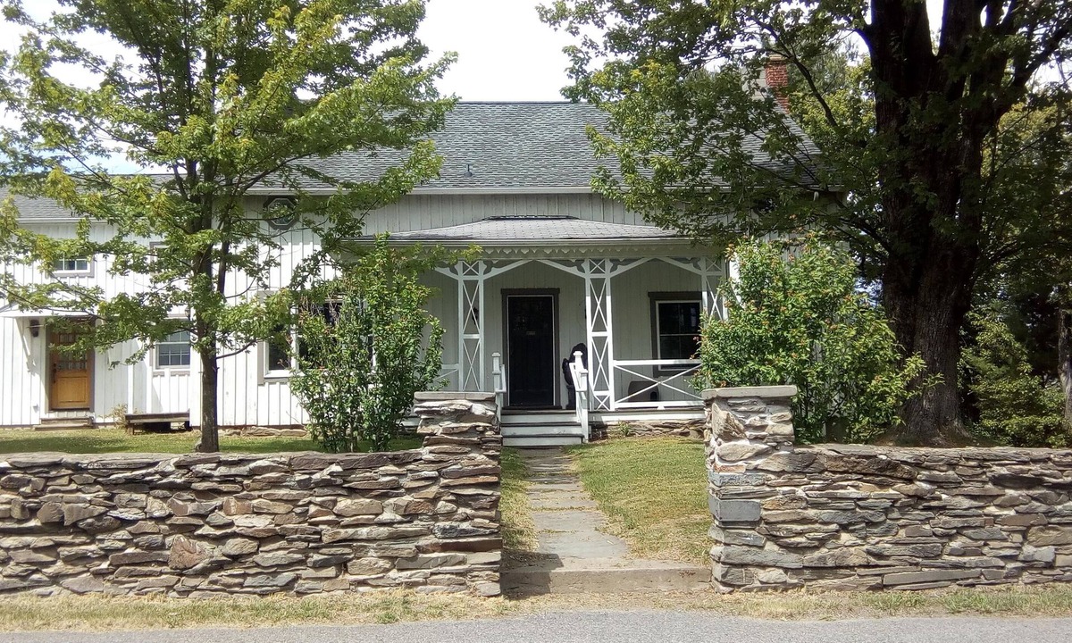 Red Hook House | Restored Farm House in quaint Hudson Valley Town of Red Hook, Dutchess County