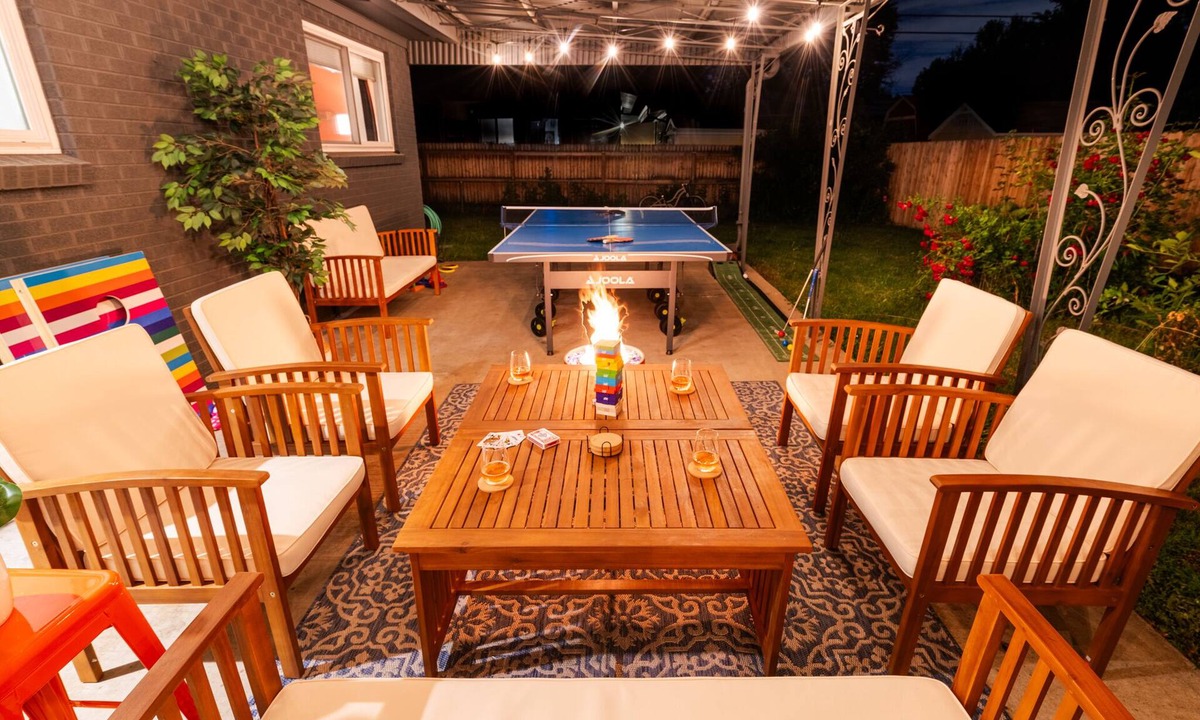 Alta Vista Area House | Retro Rooms: Ping-Pong, Fire-Pit, Game Room, Families + Dogs + Fenced Yard