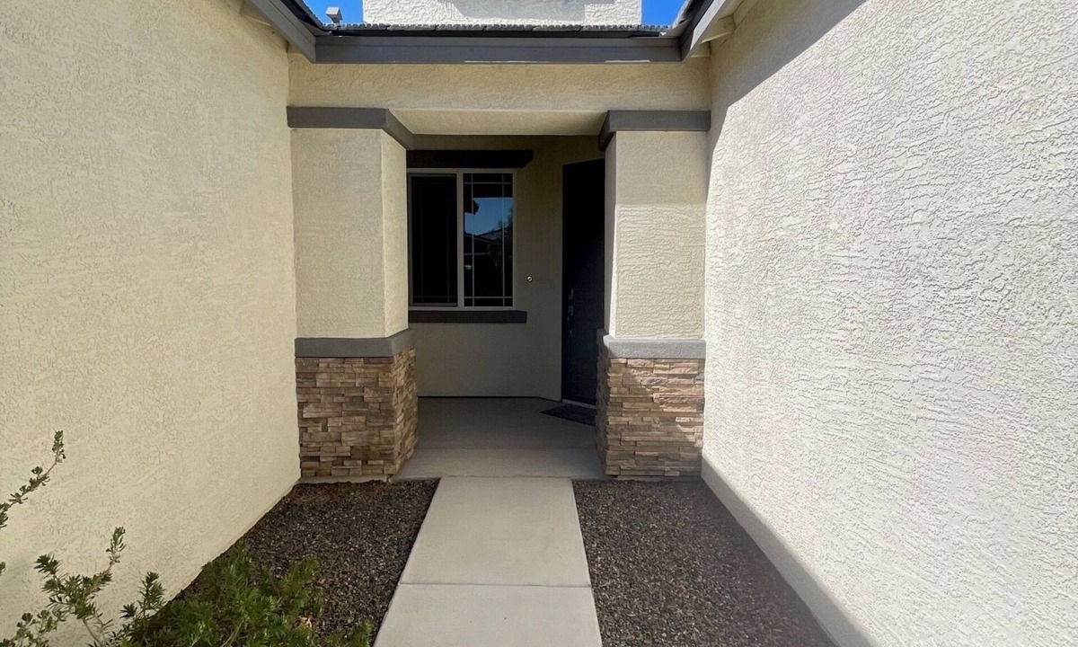 Holiday Shores House | River Close, Newer Home! Great Neighborhood Minutes from Laughlin! Close to all!