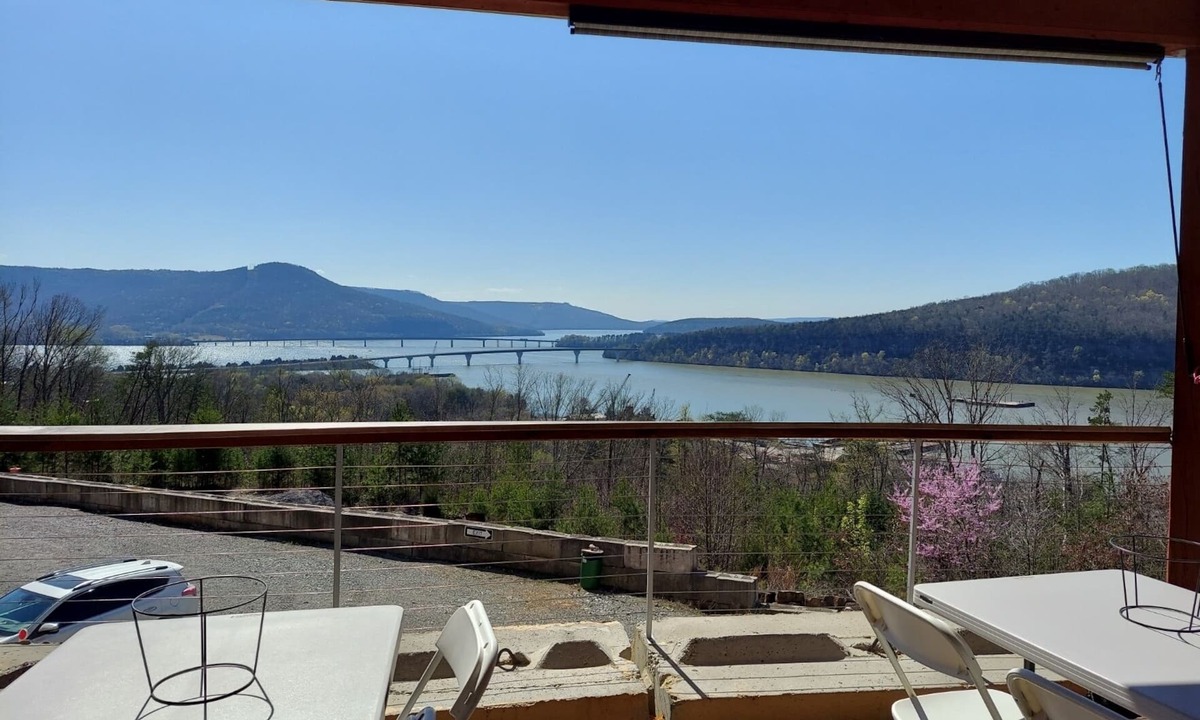 Lupton City Boat Rental | River Retreat Floating Cabin w/mountain views. Pet friendly