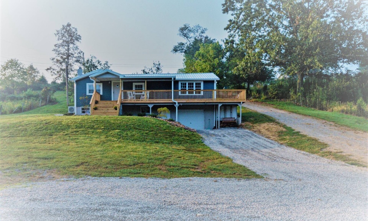 Bluff City House | Riverfront- Upper Unit | Dock | Firepit | Hot Tub | Wi-Fi