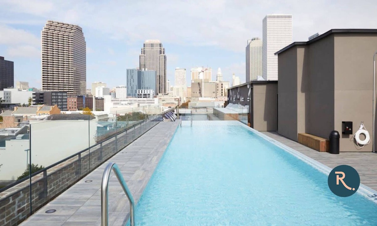 Central Business District House | Roami at The Brandywine | Heated Pool |4 Bed Combo