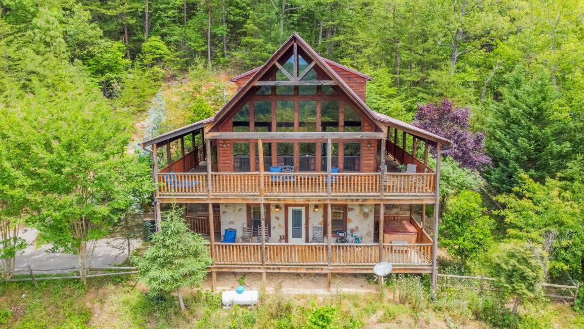 Townsend House | Rocky Top Hideaway: Theater Room, Pool Table, and Arcade Gaming System!