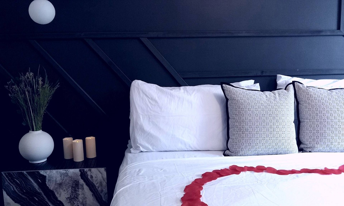South Holland House | Romantic Escape - Adult Playhouse with Exotic Dungeon - Celebrate Sweetest Day
