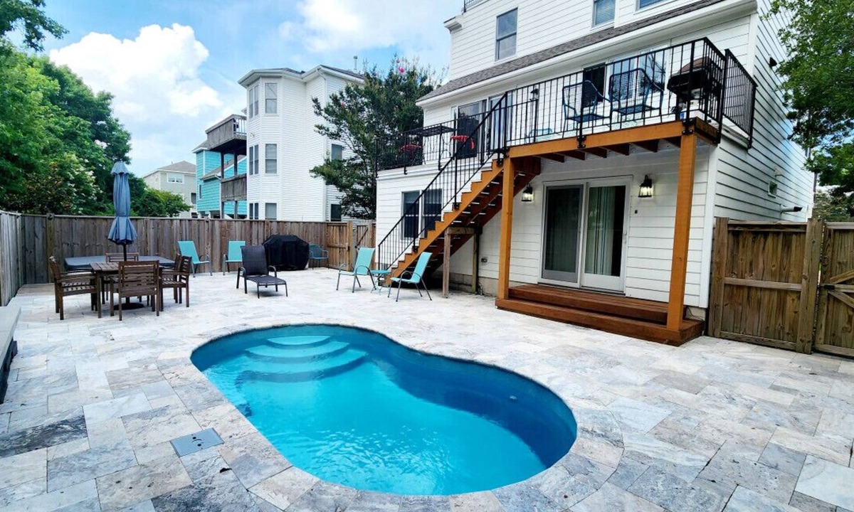 Croatan Beach House | Rooftop Views + Pool | Walk to Beach