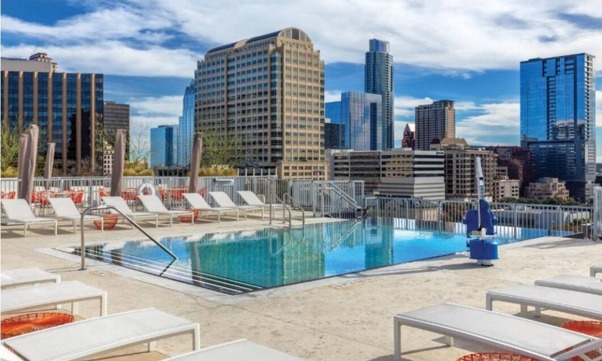 West End Resort | Roomy Studio at Austin Resort! Complete with Rooftop Pool, Fire Pit, and More!