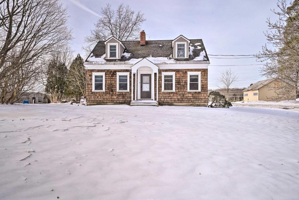 Minetto House | Rural Oswego Cottage on 50-Acre Orchard and Farm!