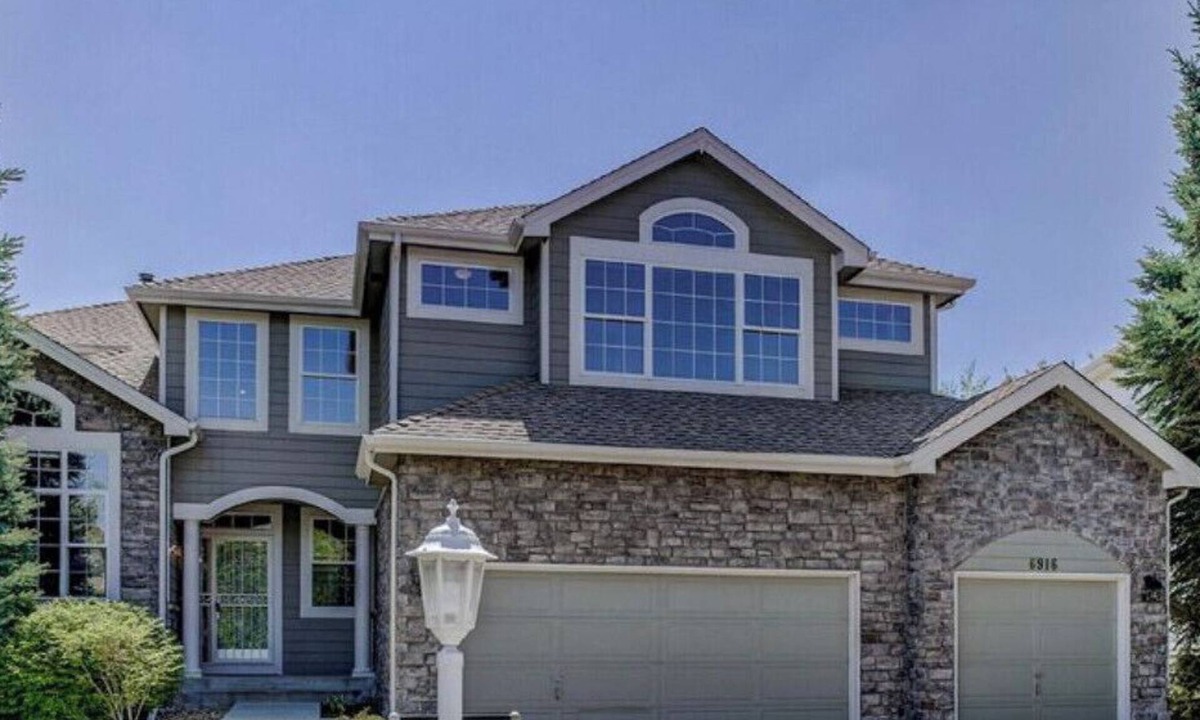 Aurora House | Saddle Rock Golf In Cherry Creek District/Southlands Malls