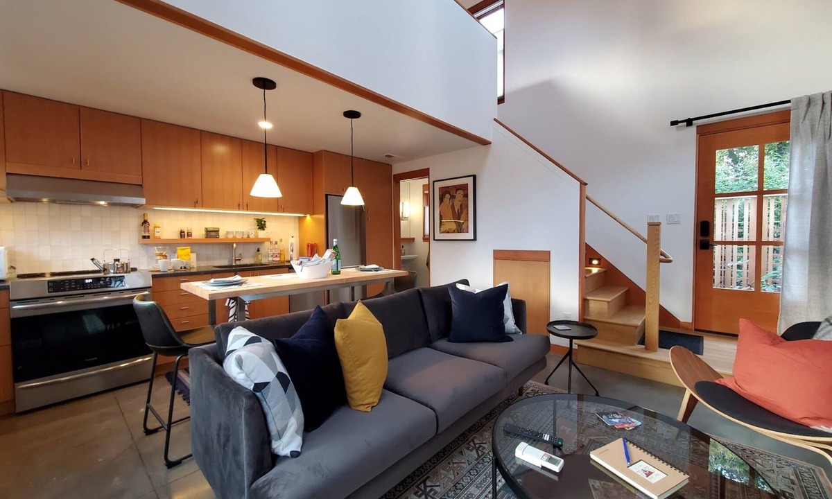 Ladd's Addition Cottage | Sage Guest House in Historic Ladd's Addition