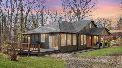 Asheville House | Sage Lodge by AvantStay 15 Min to Downtown Deck