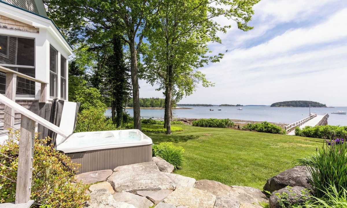 Tenants Harbor House | Sailor's Valentine: Bayfront Home on Private Beach and Hot Tub!