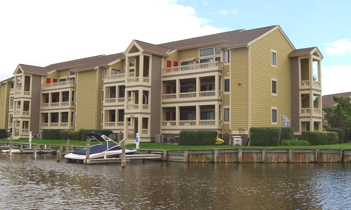 Heron Harbour Isle Condo | Seascape-Heron Harbour 204-4-Baywater 120th St, Pool, W/D, AC
