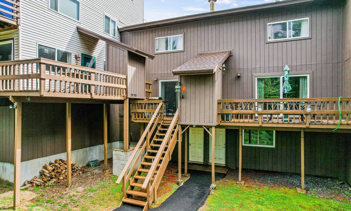 Chestertown Condo | Serene getaway with fireplace, grill, kayaks & washer/dryer