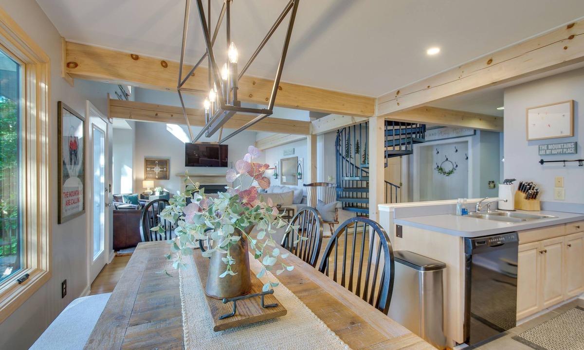 Pedlars Edge Cabin | Serene Hideaway with Views, 1 Mi to Hike & Ski!
