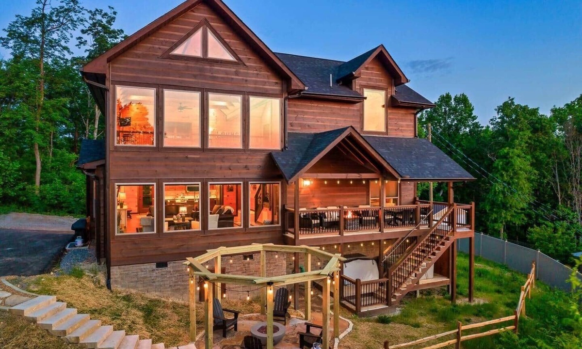 Chalet Village North House | Serenity Sunrise- Mtn VIEWS- Fire Pit- Gameroom