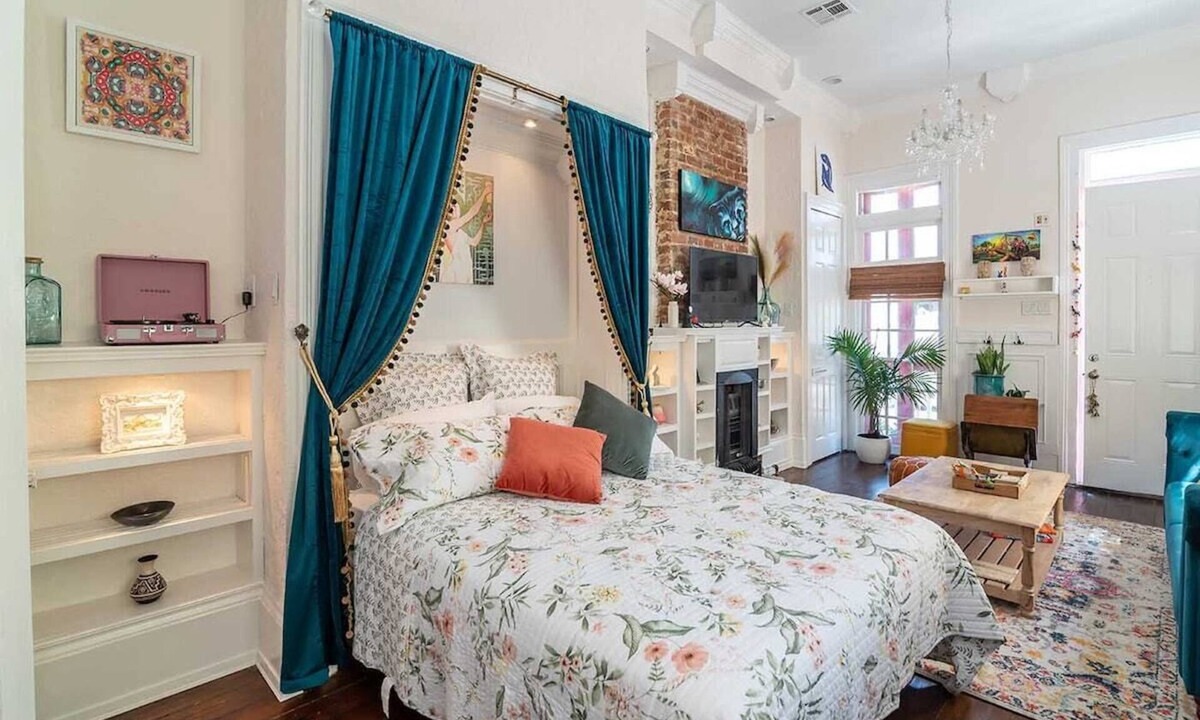 Bayou St. John House | SerenityNow · Charming Historic Home w/Free Parking near Quarter