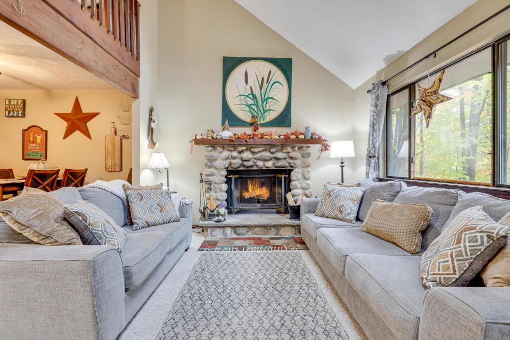Pocono Lake House | SHADY LEAF LODGE-Family Friendly Getaway - Arrowhead Lake, Poconos