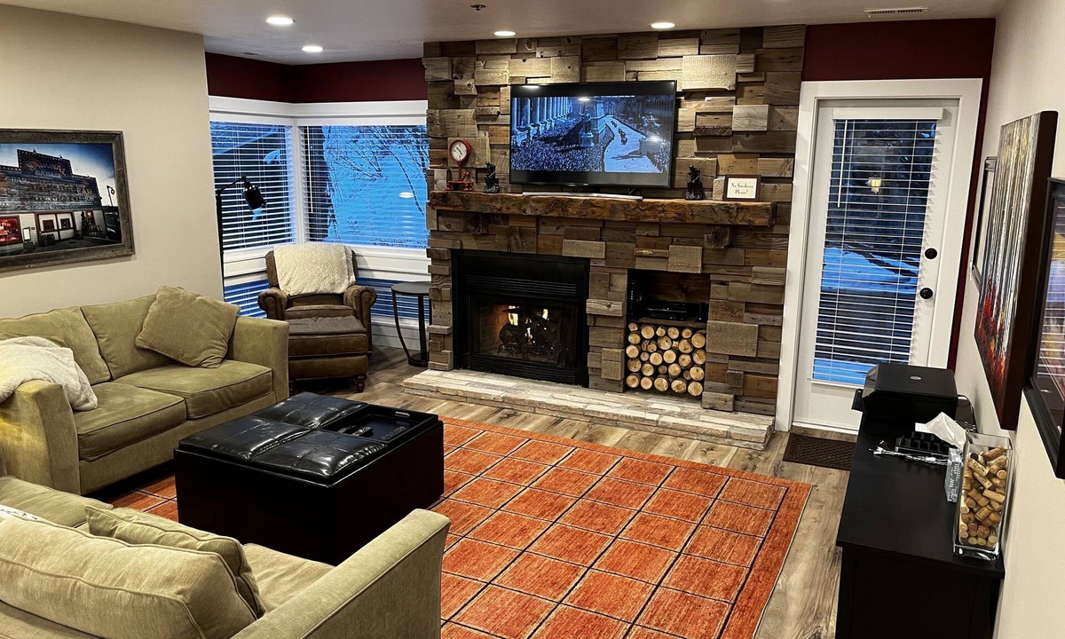 North Park City Condo | Silver Cliff, steps to Park City Resort, Main St, restaurants, Sundance venues