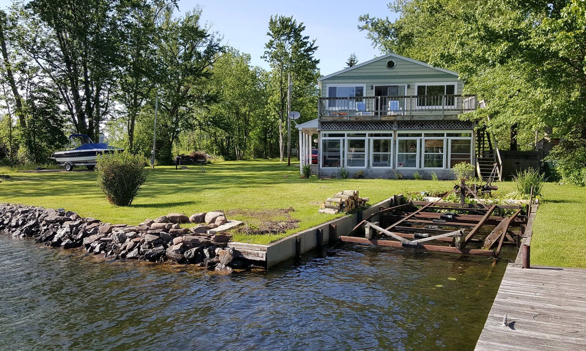 Town of Hastings House | Sits on edge of Oneida River, great swimming an fishing in river and Oneida lake