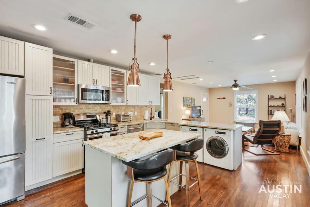 Brentwood House | Sizable Screened in Porch w Luxury Kitchen and Bath
