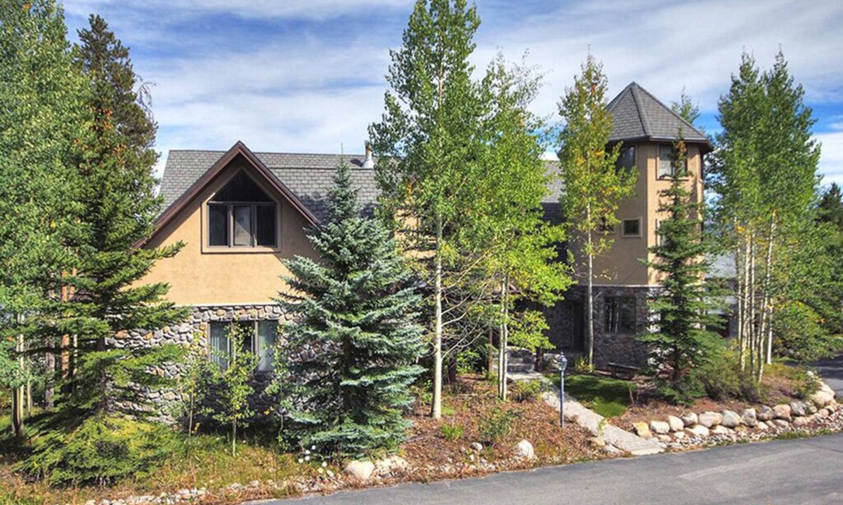 Peak 8 House | Ski In/Out-Sleeps 18, 9,000 Sq Ft-Hot Tub-Pool Table-Mtn Views-Theatre Rm