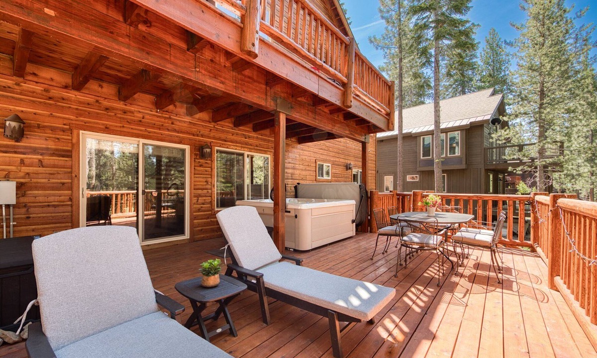 Truckee House | Ski View at Tahoe Donner - Stunning 4 BR w/Private Hot Tub - HOA Amenities