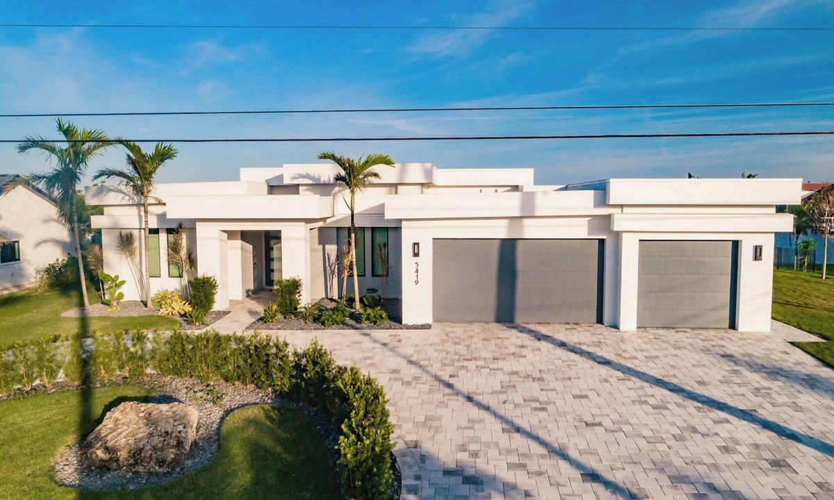 Eight Lakes House | Skyline Paradise Charming 5-bedroom house with WiFi and AC in lovely Cape Coral