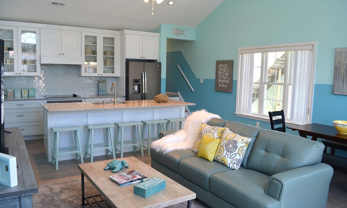 North End Condo | Sleeps 10 - 3 bedroom, 2 bath, beach chairs, tags, very close to beach/boardwalk