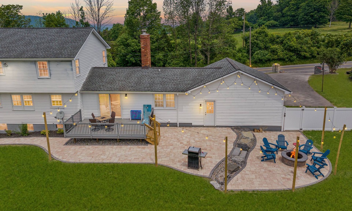 LaFayette House | Sleeps 10, Nerf wall, Game Room, fully fenced yard