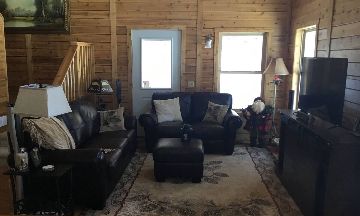 Wetmore Cabin | Small log cabin in the woods