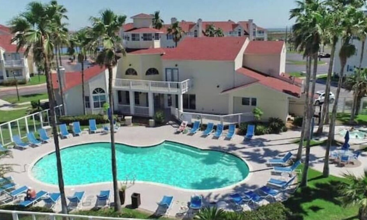 Corpus Christi House | Snowbirds Winter Texans Retired Couples Welcome! Heated Pool Hot Tub Gym