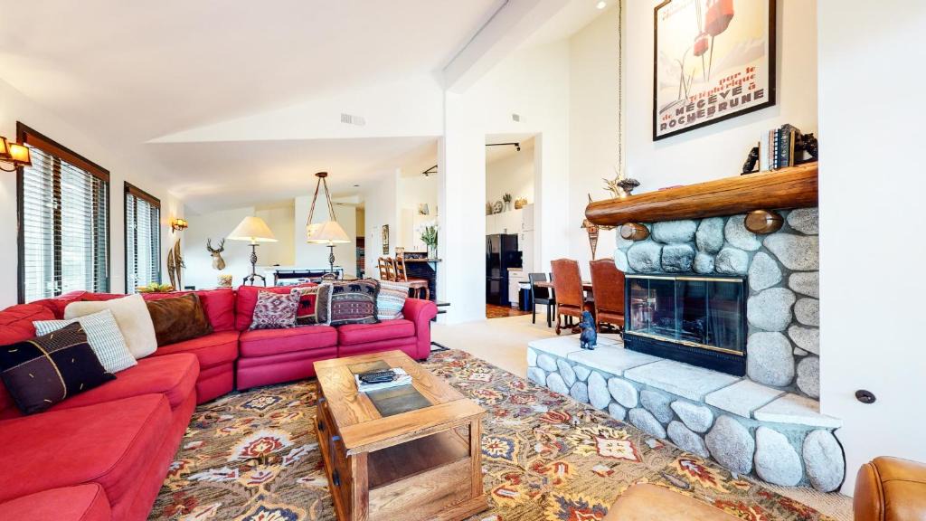 Mammoth Lakes Apartment | Snowcreek V #742 condo