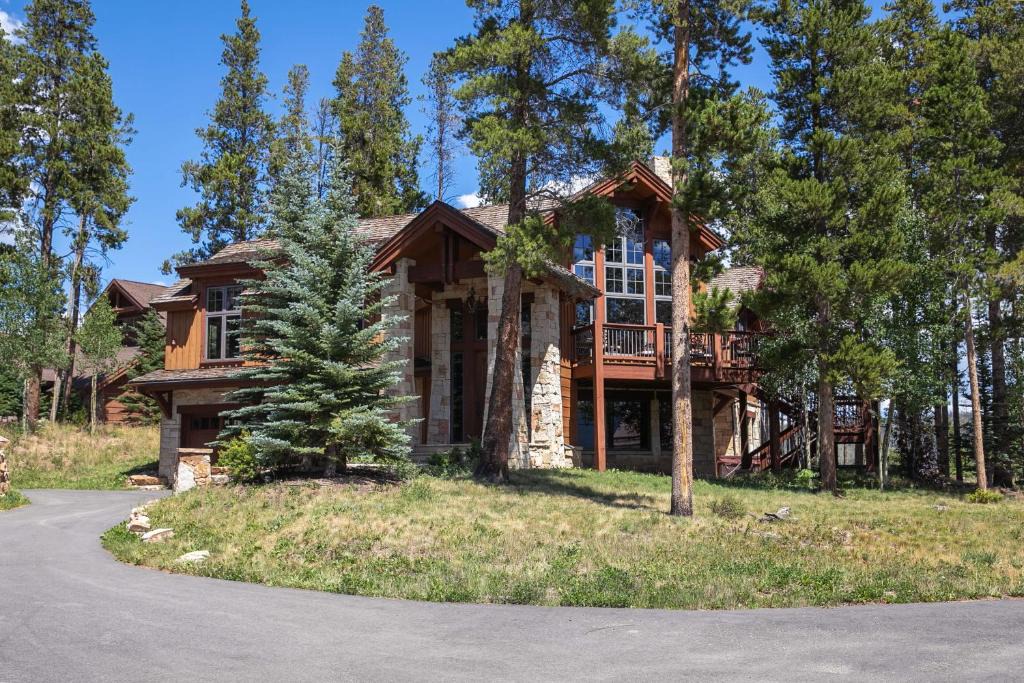 Peak 8 House | Snowy Point Chalet: True Mountain Luxury