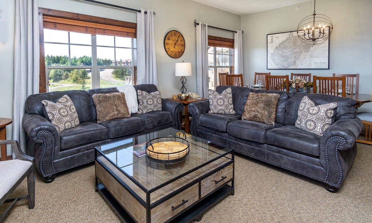 Snowshoe Condo | Soaring Eagle #405: 3 Br Location! Slope Side, Hot Tub