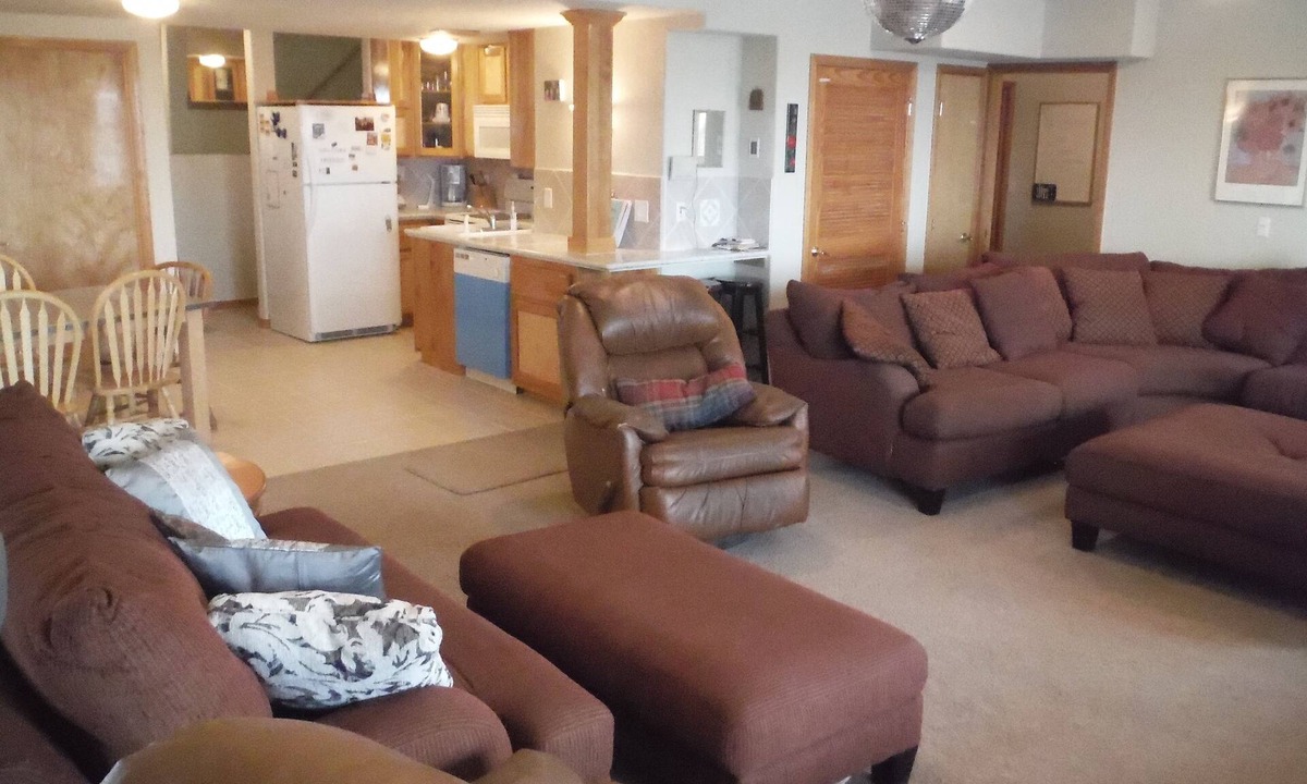 Northgate House | Spacious 2000 sq ft Happy Hideaway for your Cadet & Family 1 Mile from USAFA!
