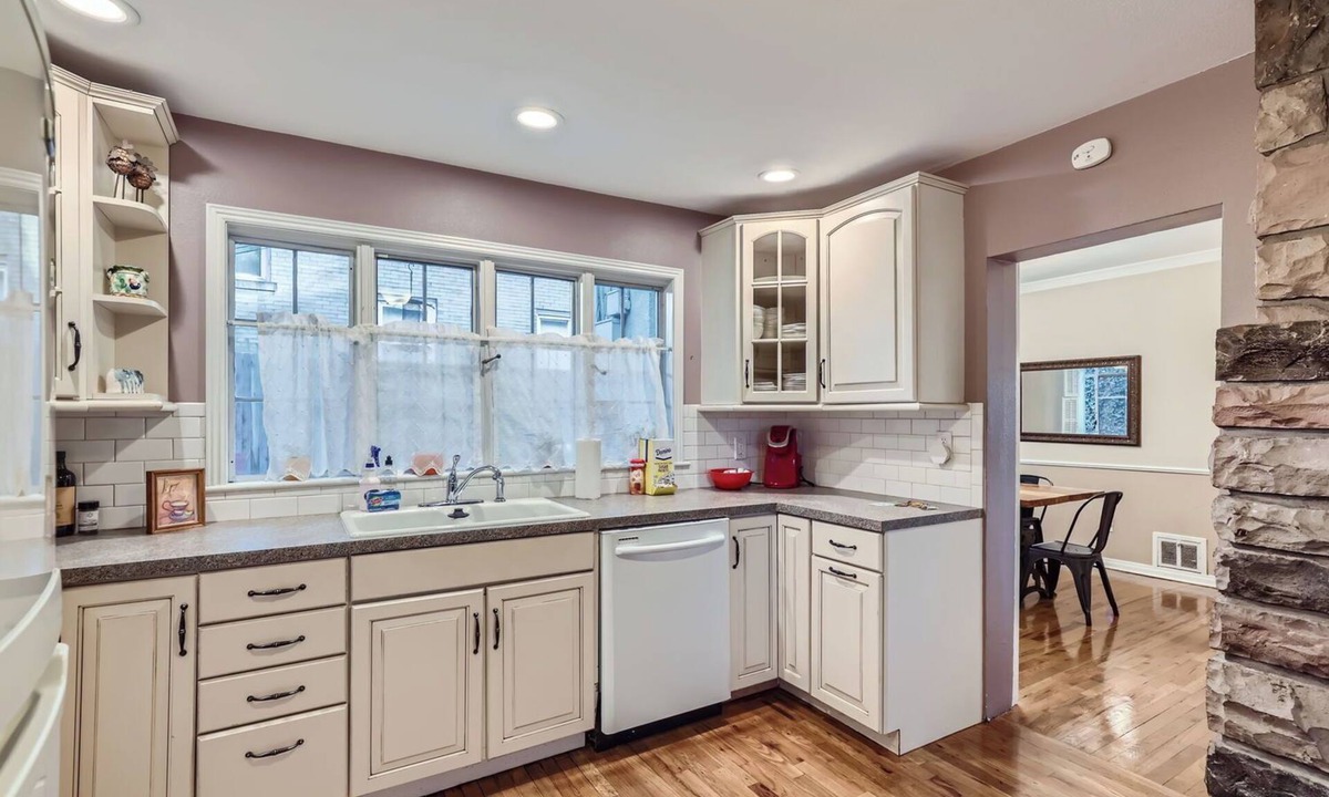 Ballpark House | Spacious 5-Bed Victorian Home with AC and WiFi in Enchanting Denver