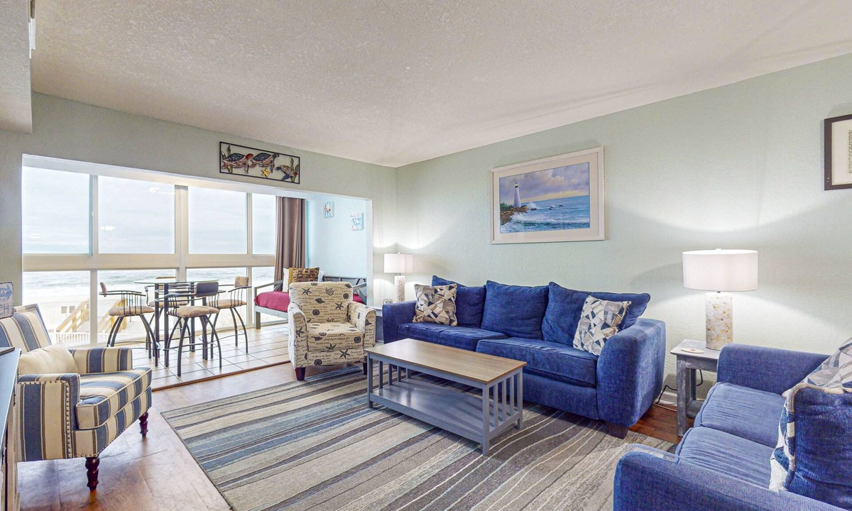 Gulf Shores Condo | Spacious beachfront condo with outdoor pool & Gulf views