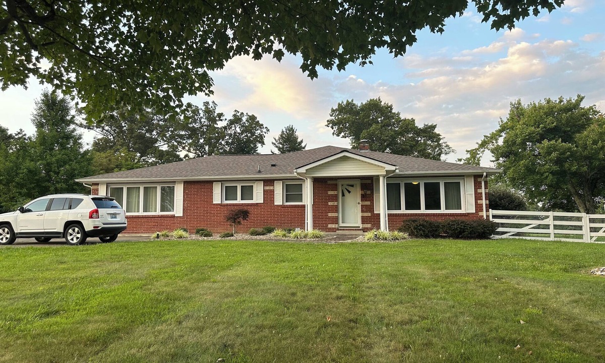 Pine Knot House | Spacious Country Home - uniquely located for great family fun