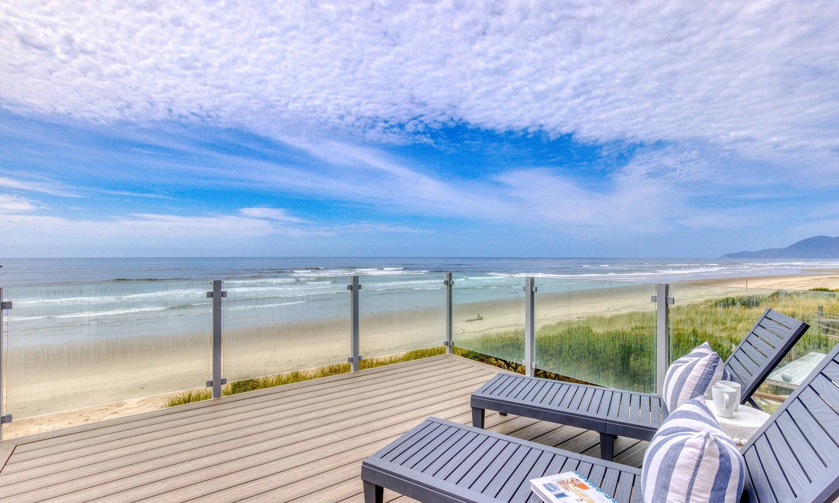 Rockaway Beach House | Spacious Dog-Friendly Home with WiFi & Spectacular Oceanfront View