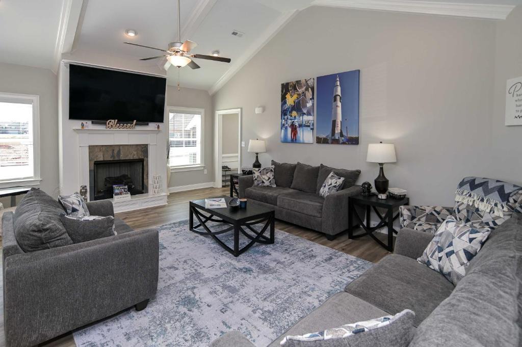 Hazel Green House | Spacious Hazel Green Home with Fireplace, Yard!
