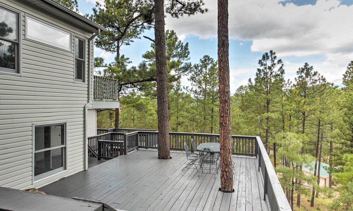Ruidoso House | Spacious Hideaway in Ruidoso w/Multi-Level Deck!