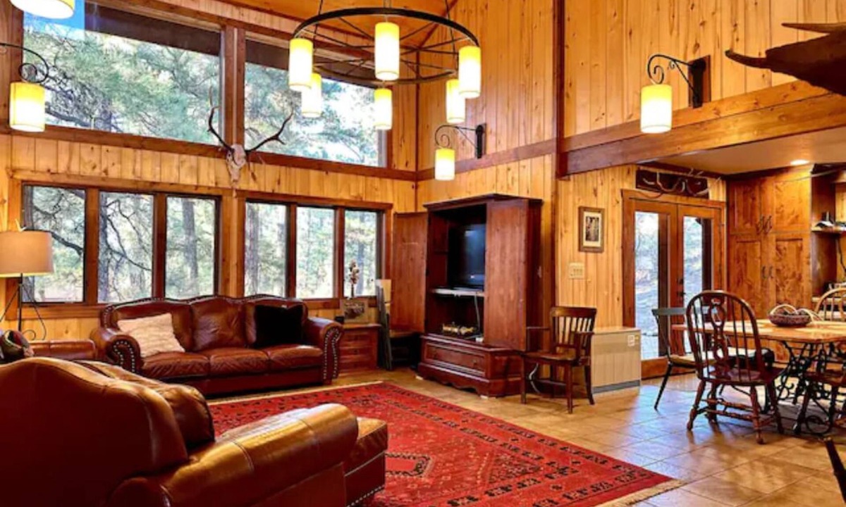 Twin Creek Village House | Spacious Home, 1 Acre, Close to Springs & Skiing!