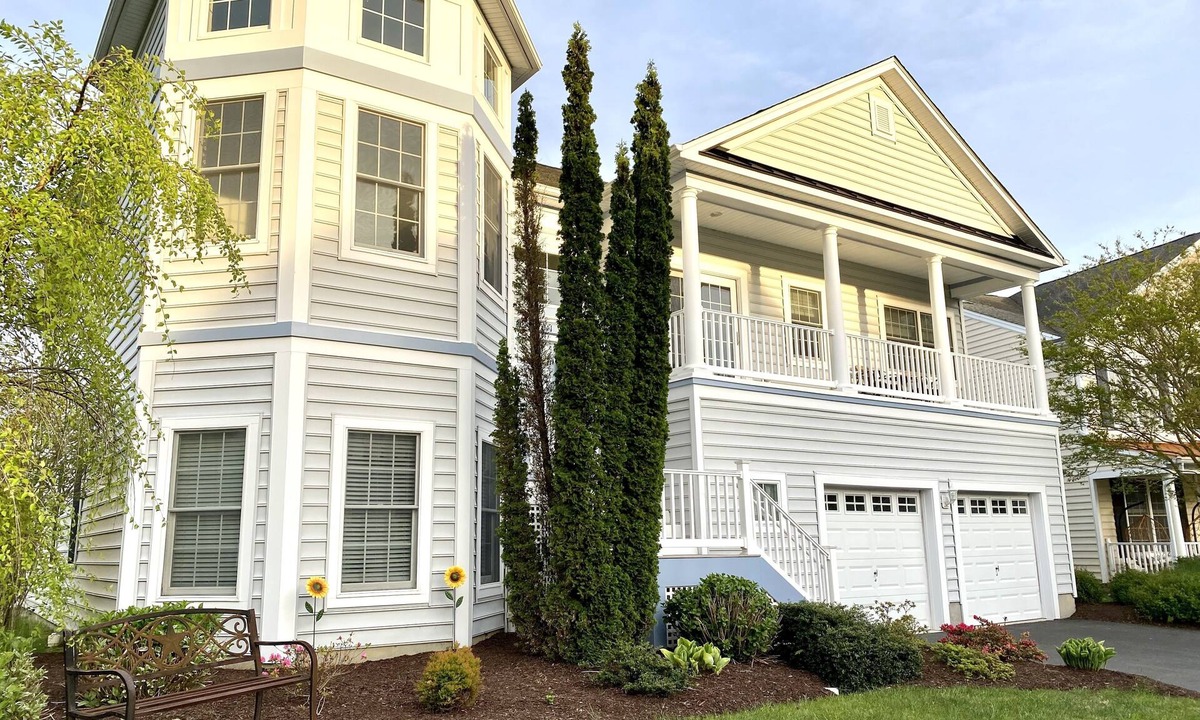 Bayside House | Spacious Luxury Home in Waterfront Resort with Indoor/Outdoor Pools