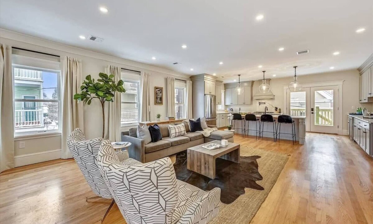 Dorchester House | Spacious, New Renovation | Near T