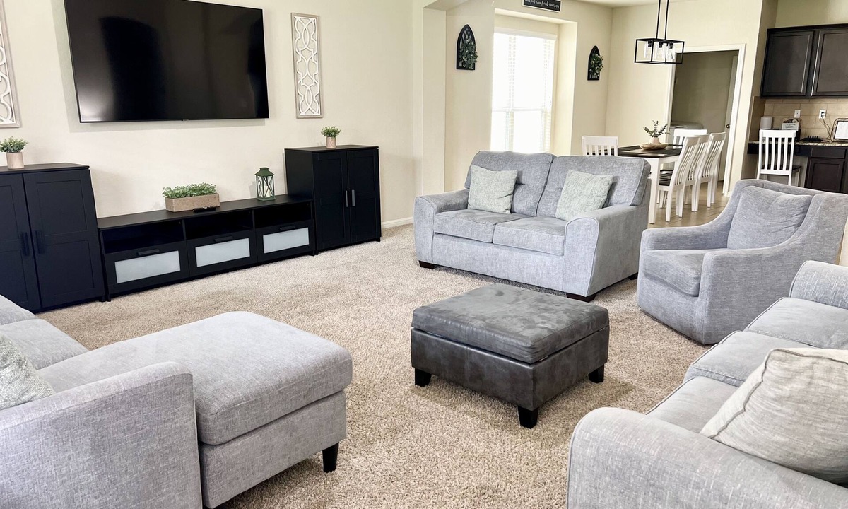 West San Antonio House | Spacious Oasis 5BR/4BA Lackland AFB BMT Riverwalk!