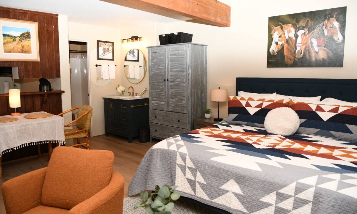 Taos Ski Valley Condo | Spacious Studio Condo in the Heart of the Resort