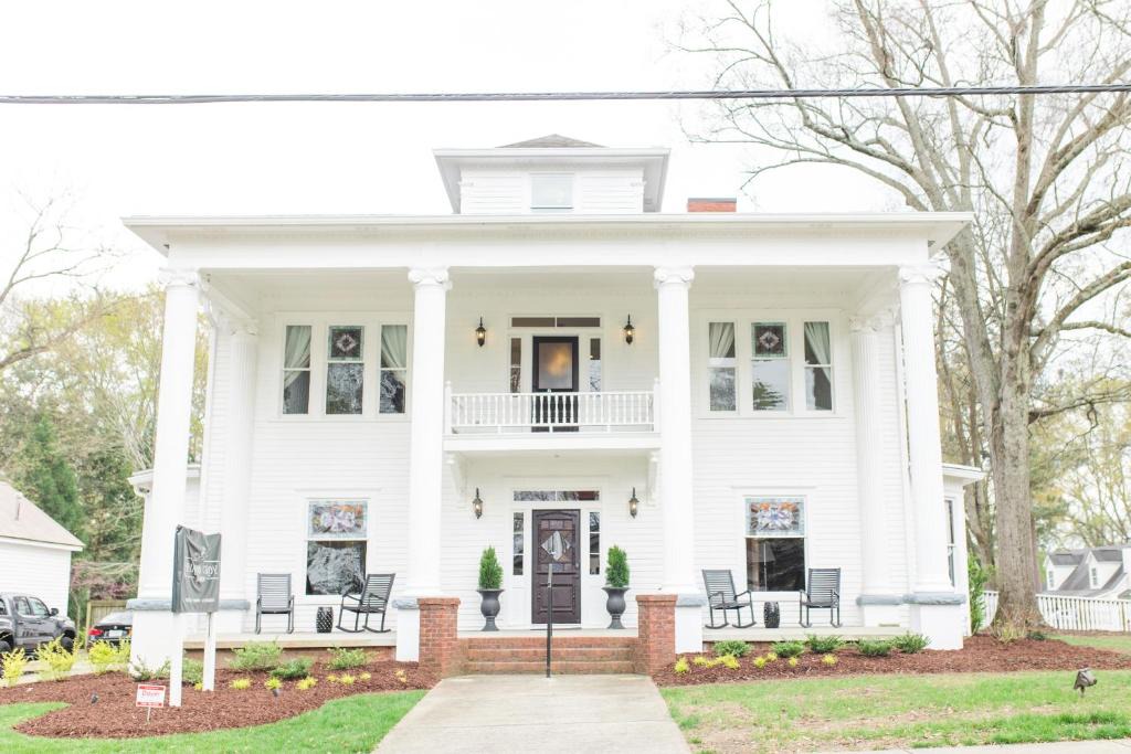 Monroe Hotel | Sparrow Grove Manor
