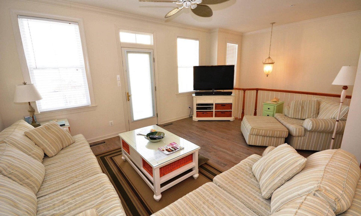 Sunset Island House | Splendid Luxury 5 Bedroom Townhouse with WiFi In Gated Community On Bayside With Indoor/Outdoor Pools, Private Beaches, Restaurant, And More Just Ten Minutes From Beach!
